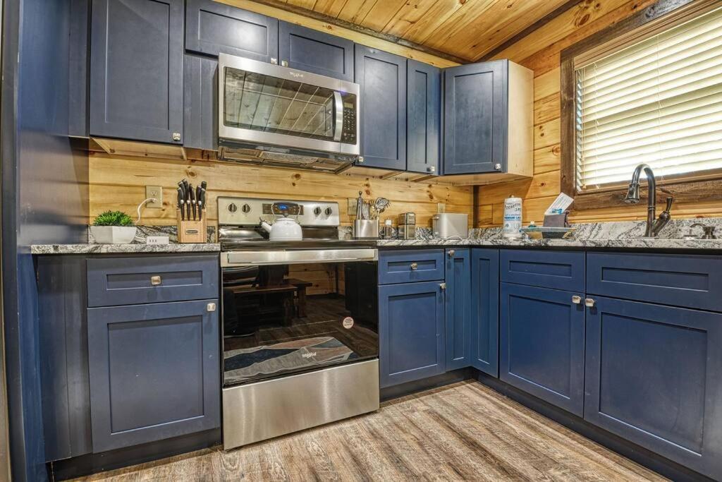 Adventure Retreat/Cabin/Pool+Hot Tub/Game Room+Theater Sevierville Exterior photo