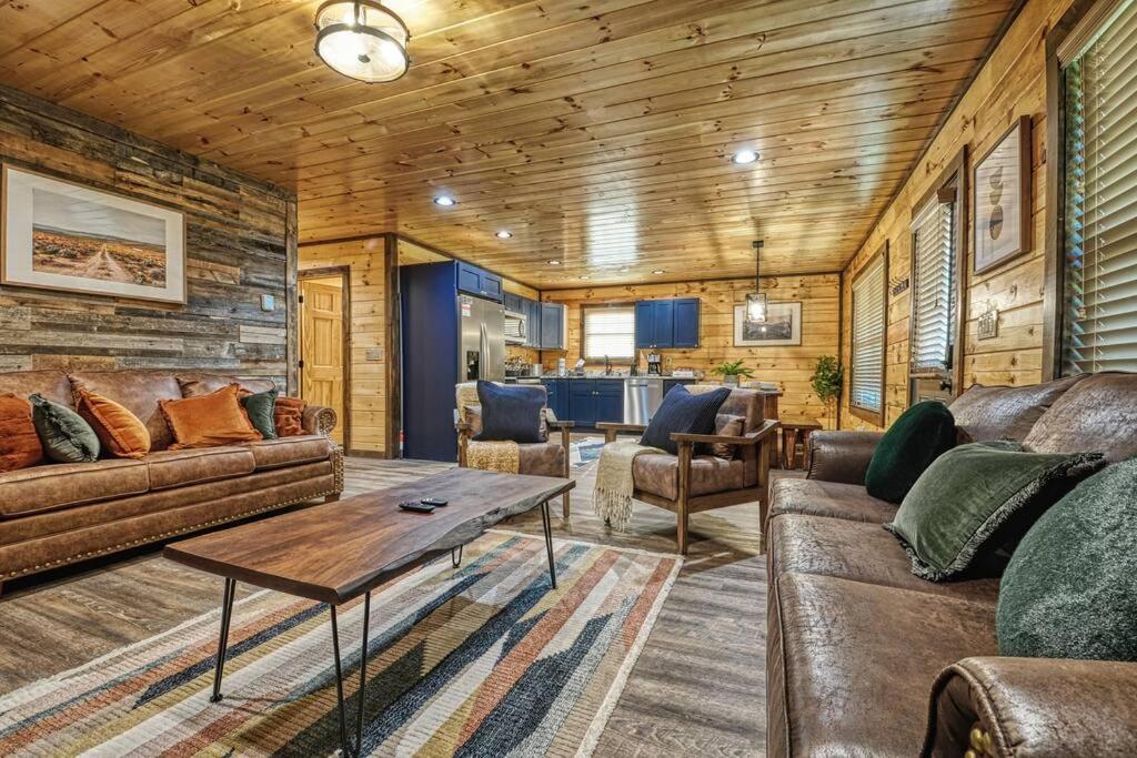Adventure Retreat/Cabin/Pool+Hot Tub/Game Room+Theater Sevierville Exterior photo