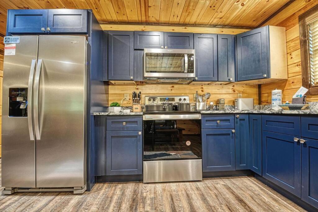 Adventure Retreat/Cabin/Pool+Hot Tub/Game Room+Theater Sevierville Exterior photo