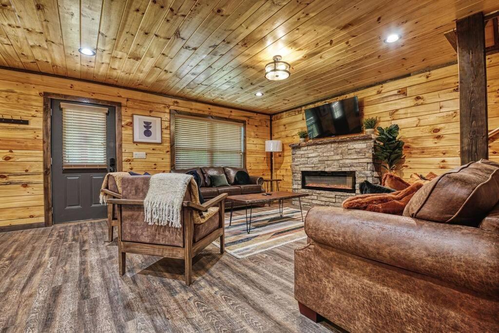 Adventure Retreat/Cabin/Pool+Hot Tub/Game Room+Theater Sevierville Exterior photo